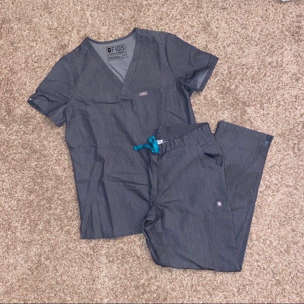 FIGS Scrub Set